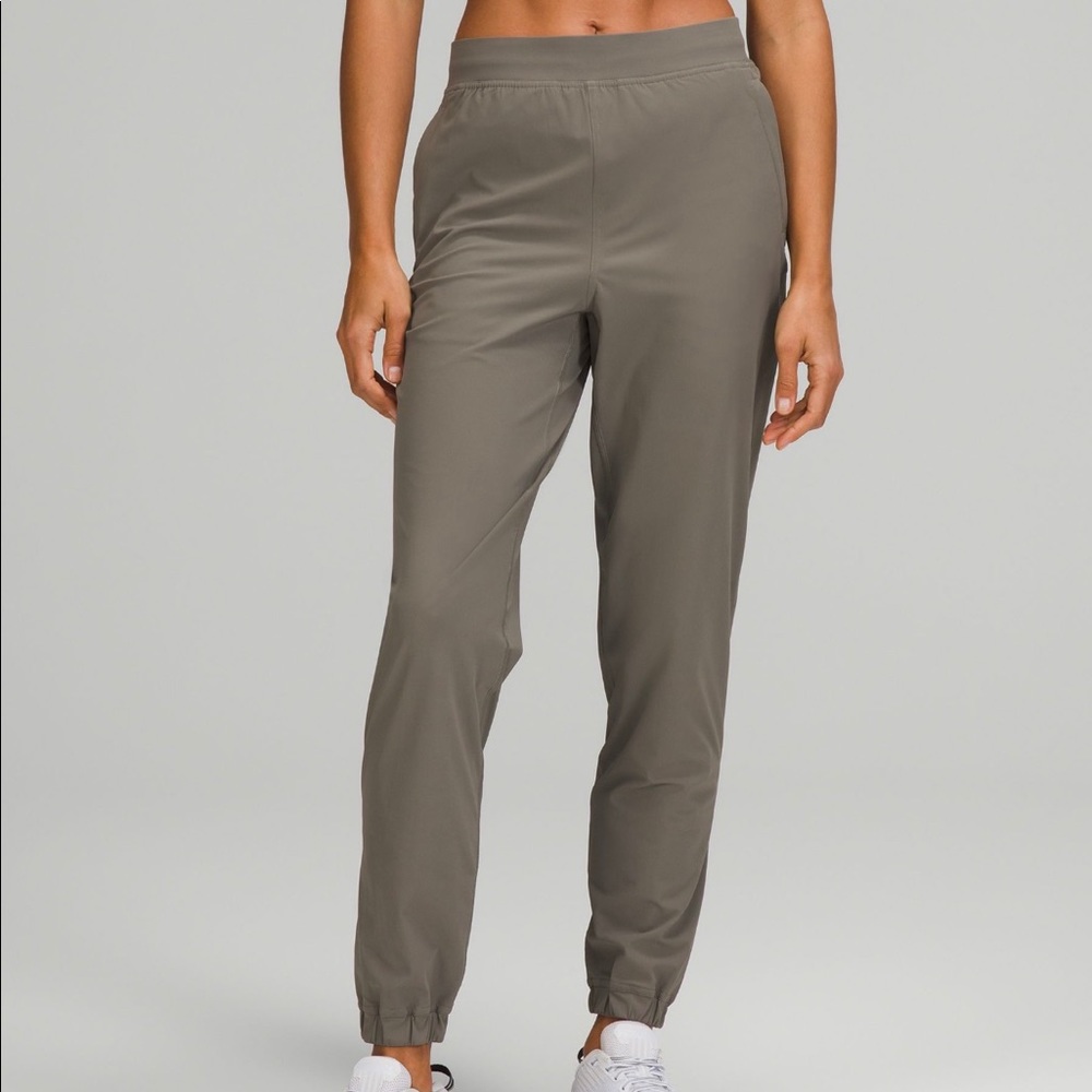 🤎 NWT Lululemon Adapted State High-Rise Jogger Size 6 in Rover 🤎